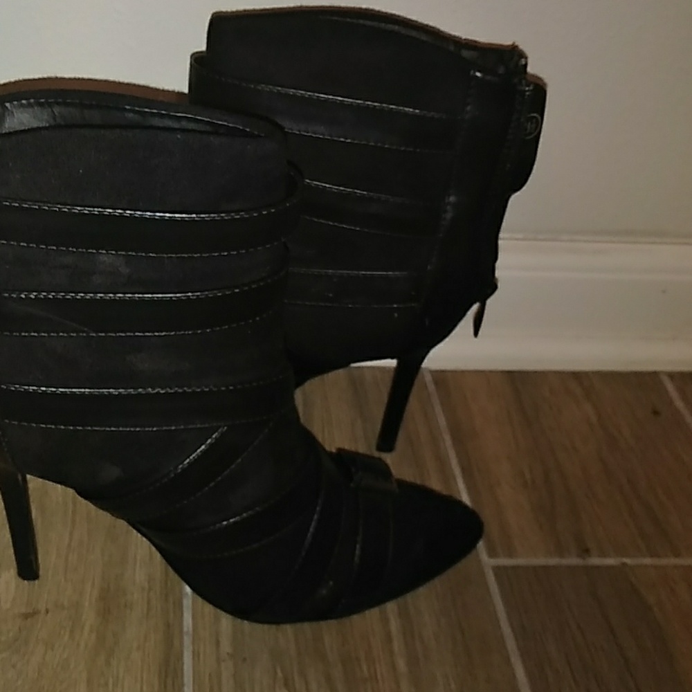 Forever 21 Black Size 8.5 Tall Ankle Boot with Buckles